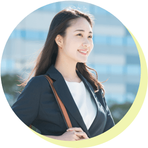 スーツの女性
